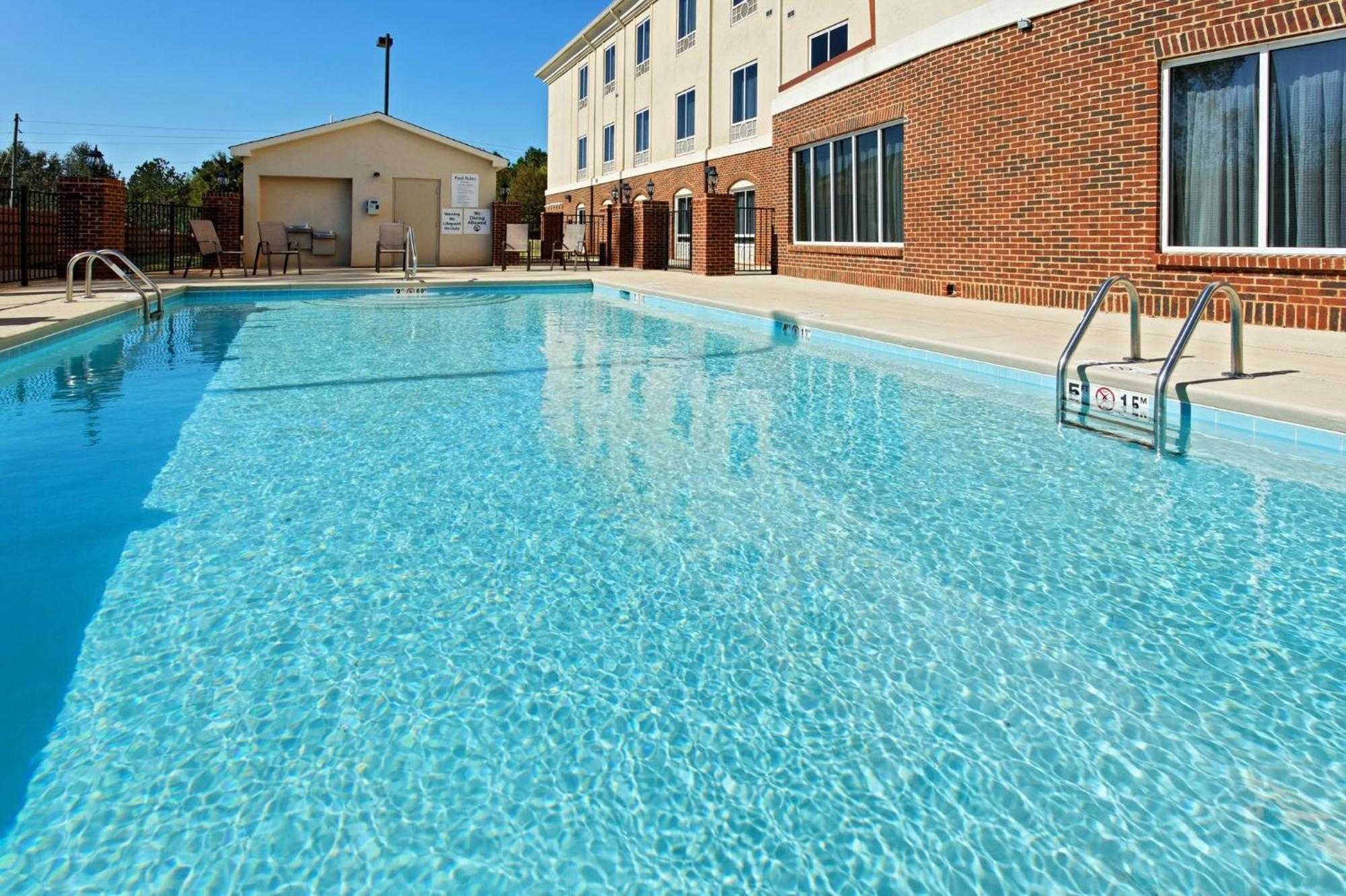 Holiday Inn Express Hotel & Suites Talladega By Ihg מראה חיצוני תמונה